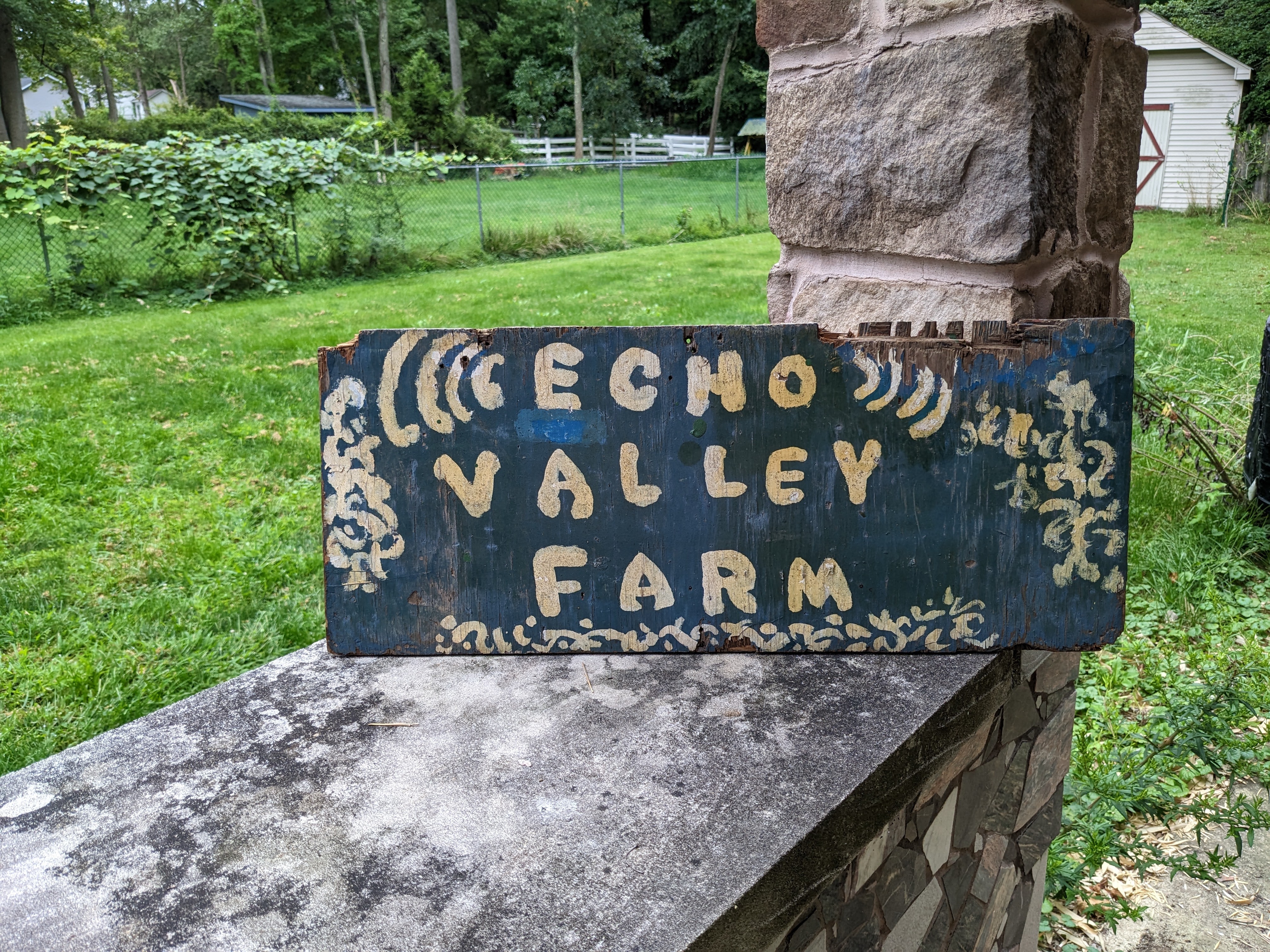 A sign of Echo Valley Farm